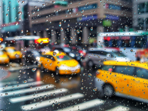 為何下雨天更難叫車？從計程車現象看投資迷思…專家：你需要的不是買賣而是耐心